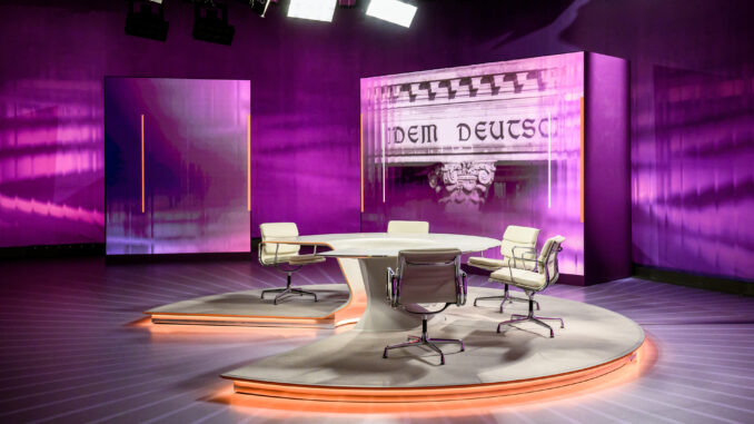 Studio "maybrit Illner" (über ZDF/Svea Pietschmann)
