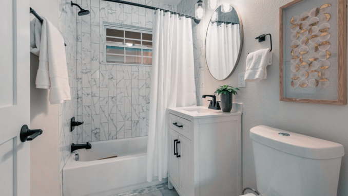 Badezimmer (über Pexels)