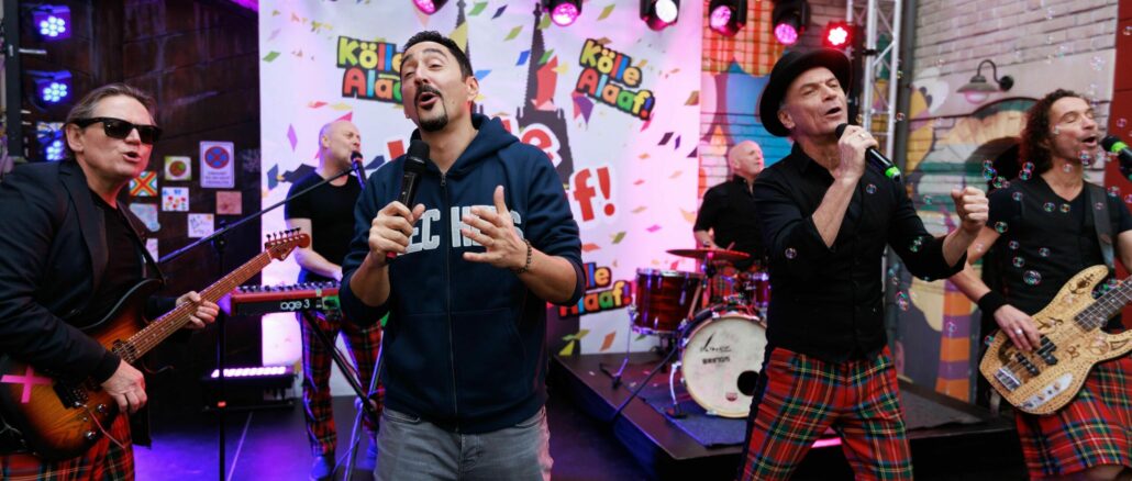 Karneval bei „Unter uns“: Brings und Eko Fresh feiern Weiberfastnacht in der Schillerallee