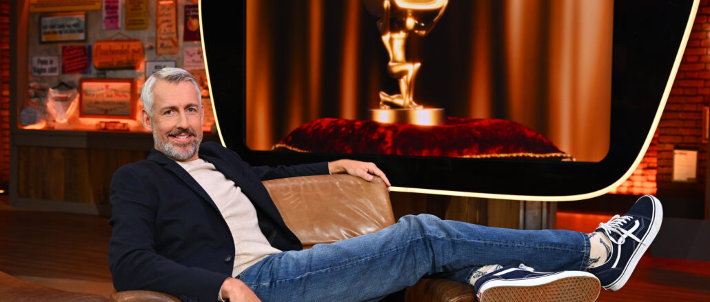 Drei Fernsehnerds, ein Nippel: ProSieben zeigt “TV total – Das Quiz” mit Sebastian Pufpaff