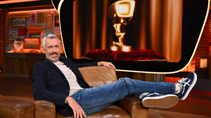 Drei Fernsehnerds, ein Nippel: ProSieben zeigt “TV total – Das Quiz” mit Sebastian Pufpaff